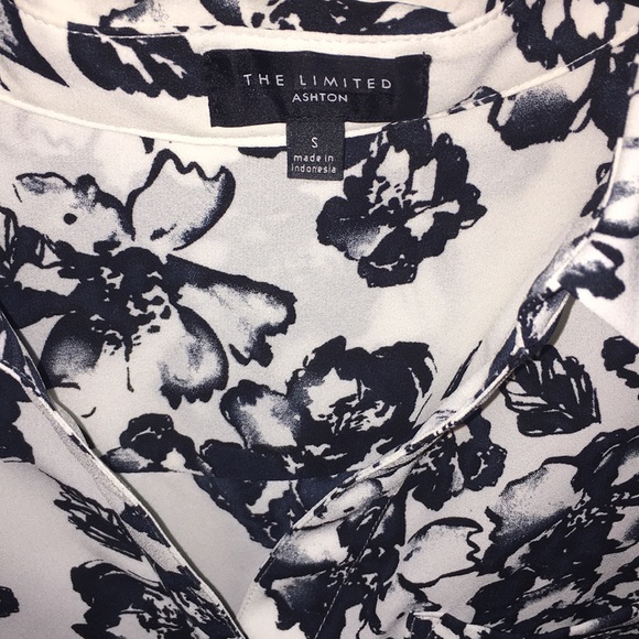 Blouse - Picture 2 of 3